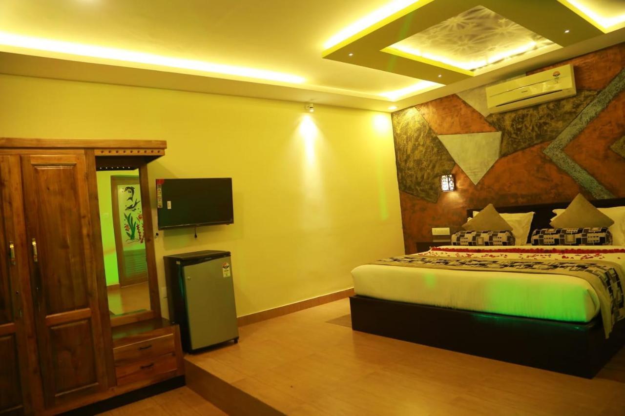 Lara Lake View Resort 트리반드룸 외부 사진