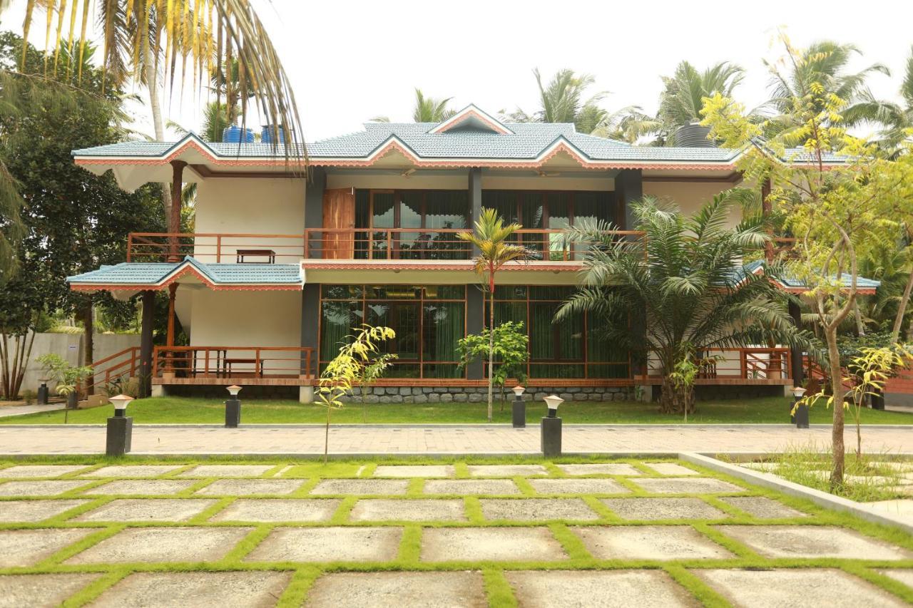 Lara Lake View Resort 트리반드룸 외부 사진